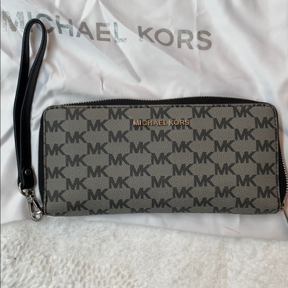 Micheal Kors wallet